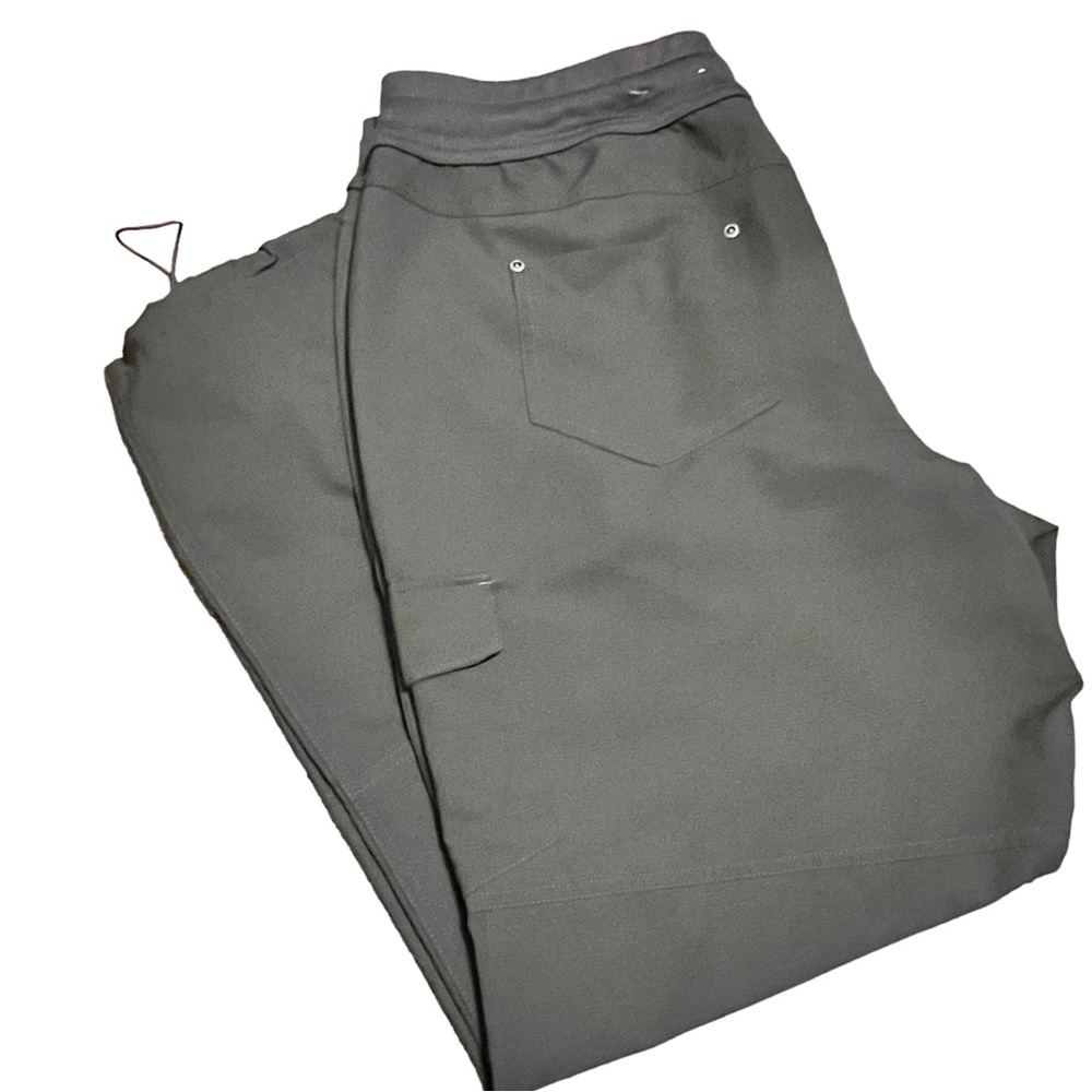 St. John’s Bay Straight Leg Athletic pant with drawstring on pant legs - SZ XL